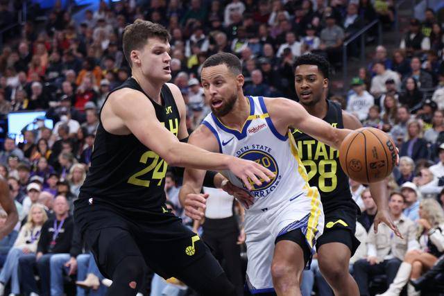 NBA比赛回顾：火箭对阵雄鹿，杜兰特主导进攻